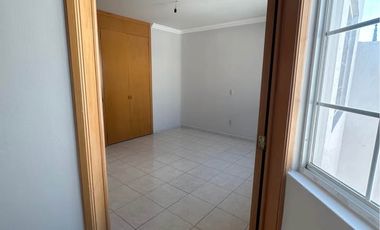 AMPLIA Y AGRADABLE RESIDENCIA EN LA ALAMEDA