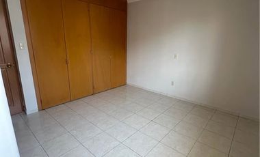 AMPLIA Y AGRADABLE RESIDENCIA EN LA ALAMEDA