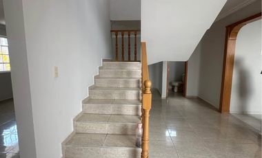 AMPLIA Y AGRADABLE RESIDENCIA EN LA ALAMEDA