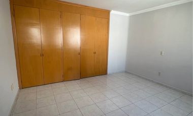 AMPLIA Y AGRADABLE RESIDENCIA EN LA ALAMEDA