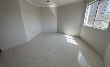 AMPLIA Y AGRADABLE RESIDENCIA EN LA ALAMEDA