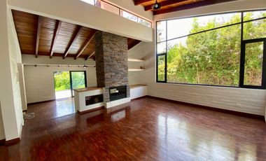 CASA DE UNA PLANTA EN VENTA EN TUMBACO