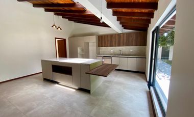 CASA DE UNA PLANTA EN VENTA EN TUMBACO