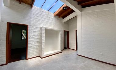 CASA DE UNA PLANTA EN VENTA EN TUMBACO