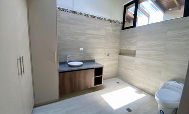 CASA DE UNA PLANTA EN VENTA EN TUMBACO