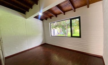 CASA DE UNA PLANTA EN VENTA EN TUMBACO