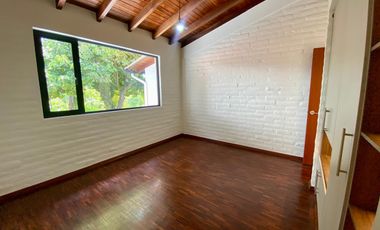 CASA DE UNA PLANTA EN VENTA EN TUMBACO