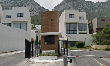 ¡APROVEHCA ESTA GRAN OPORTUNIDAD! Casa en Santa Catarina, Nuevo Leon.