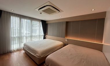 Prime Location! Luxuriously Furnished! Just a short walk to Emsphere, EmQuartier, and Benjasiri Park! For Sale: The Crest Sukhumvit 24 Condo