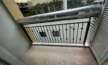 Prime Location! Luxuriously Furnished! Just a short walk to Emsphere, EmQuartier, and Benjasiri Park! For Sale: The Crest Sukhumvit 24 Condo