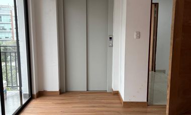 VENDO LINDO DUPLEX DE ESTRENO EN CALLE TRANQUILA EN SURCO ACABADO DE PRIMERA