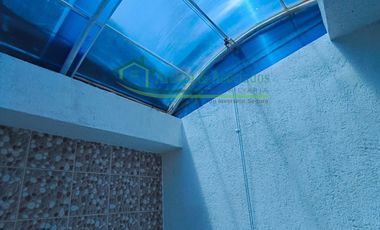 En Girardot, Cundinamarca en el barrio Santa Paula Vendemos hermosa casa esquinera de dos pisos con jacuzzi y amoblada.