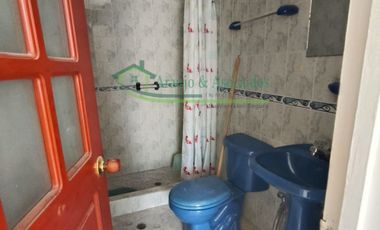 En Girardot, Cundinamarca en el barrio Santa Paula Vendemos hermosa casa esquinera de dos pisos con jacuzzi y amoblada.