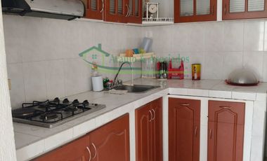 En Girardot, Cundinamarca en el barrio Santa Paula Vendemos hermosa casa esquinera de dos pisos con jacuzzi y amoblada.