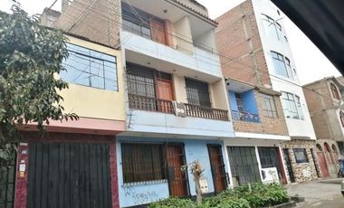 En venta casa de 3 pisos en Los Olivos