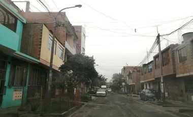 En venta casa de 3 pisos en Los Olivos