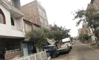 En venta casa de 3 pisos en Los Olivos