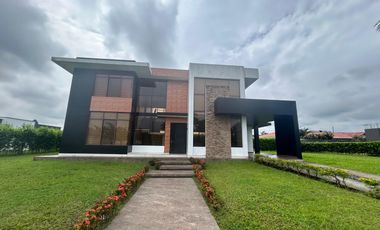 Casa en el Rancho San Fernando