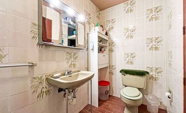 Casa De 2 Pisos En Venta En Esquina En Surco