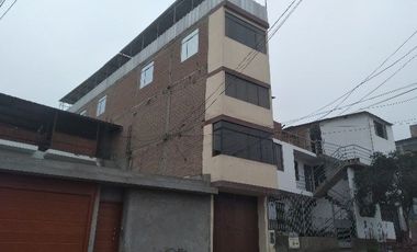 Se Vende Casa de 4 Pisos + Azotea en Villa Maria del Triunfo