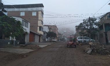 Se Vende Casa de 4 Pisos + Azotea en Villa Maria del Triunfo