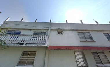 VENTA DE GRANDE CASA EN AV. PLAYA CASITAS, COL. PLAYA LINDA, VERACRUZ, VER.