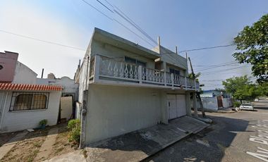 VENTA DE GRANDE CASA EN AV. PLAYA CASITAS, COL. PLAYA LINDA, VERACRUZ, VER.