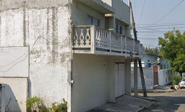VENTA DE GRANDE CASA EN AV. PLAYA CASITAS, COL. PLAYA LINDA, VERACRUZ, VER.