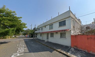 VENTA DE GRANDE CASA EN AV. PLAYA CASITAS, COL. PLAYA LINDA, VERACRUZ, VER.
