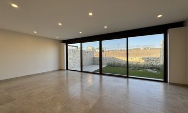 Casa en venta de Autor dentro de La Valenciana en privada mas exclusiva León Gto