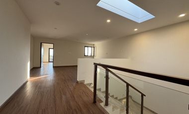 Casa en venta de Autor dentro de La Valenciana en privada mas exclusiva León Gto