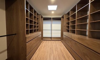 Casa en venta de Autor dentro de La Valenciana en privada mas exclusiva León Gto