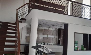 Local comercial en venta, sector Urdesa Centrar