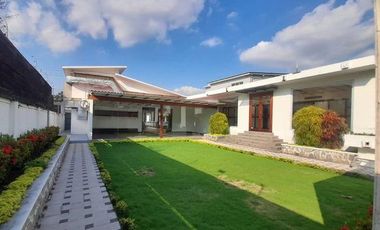 Local comercial en venta, sector Urdesa Centrar