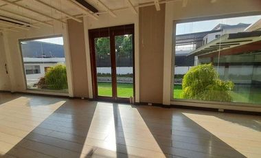 Local comercial en venta, sector Urdesa Centrar