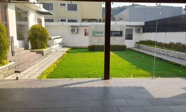 Local comercial en venta, sector Urdesa Centrar