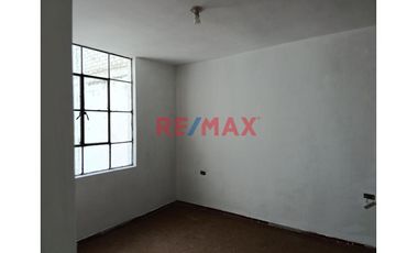 Alquiler De Casa Para Empresas En Urb. Primavera A.C 220 M2 3500 Soles