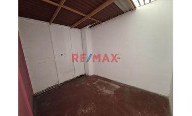 Alquiler De Casa Para Empresas En Urb. Primavera A.C 220 M2 3500 Soles