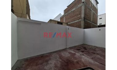 Alquiler De Casa Para Empresas En Urb. Primavera A.C 220 M2 3500 Soles