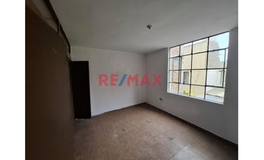 Alquiler De Casa Para Empresas En Urb. Primavera A.C 220 M2 3500 Soles