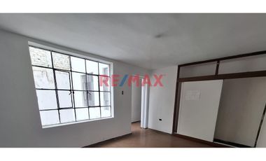 Alquiler De Casa Para Empresas En Urb. Primavera A.C 220 M2 3500 Soles