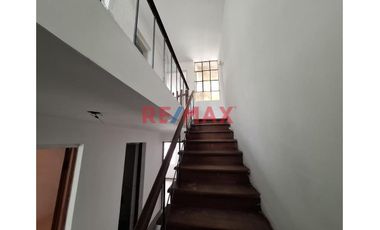 Alquiler De Casa Para Empresas En Urb. Primavera A.C 220 M2 3500 Soles