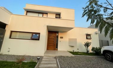 Arriendo La Ñipa, 3d 3b, Piscina Y Quincho, Casa Casi Nueva