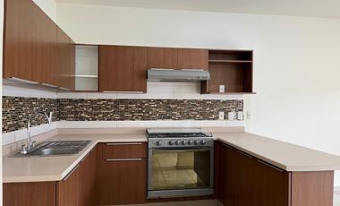 Casa en renta dentro de coto en Las Grullas residencial, zona Sur, Tlajomulco de Zuñiga, Jalisco