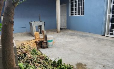 Casa en renta en Mariano Matamoros en avenida principal.