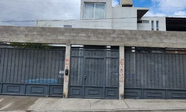Casa en renta en Mariano Matamoros en avenida principal.