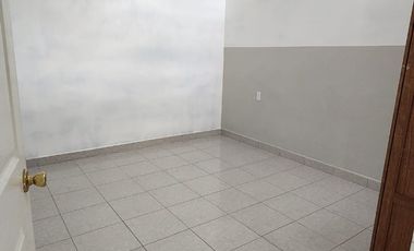 Casa en renta en Mariano Matamoros en avenida principal.