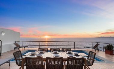 🌊 ¡CASA EN VENTA FRENTE AL MAR A 2 CUADRAS DE EL MALECON DE VALLARTA PLAYA CAMARONES! 🏡