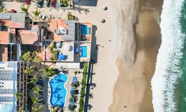 🌊 ¡CASA EN VENTA FRENTE AL MAR A 2 CUADRAS DE EL MALECON DE VALLARTA PLAYA CAMARONES! 🏡