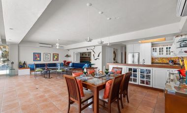 🌊 ¡CASA EN VENTA FRENTE AL MAR A 2 CUADRAS DE EL MALECON DE VALLARTA PLAYA CAMARONES! 🏡